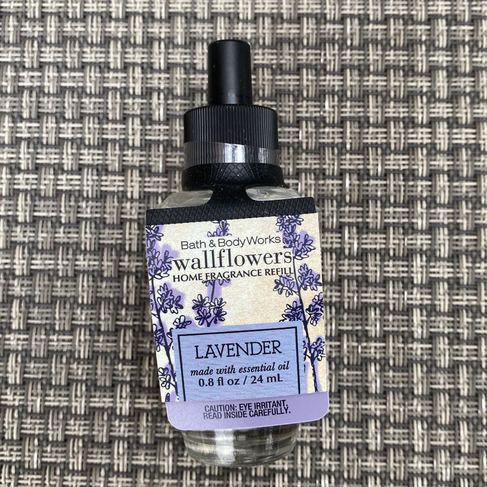 Nine!! Yes, 9 BNWT Amazing White Barn Wallflowers Fragrance Refills. 3 Plugs! - Picture 8 of 16